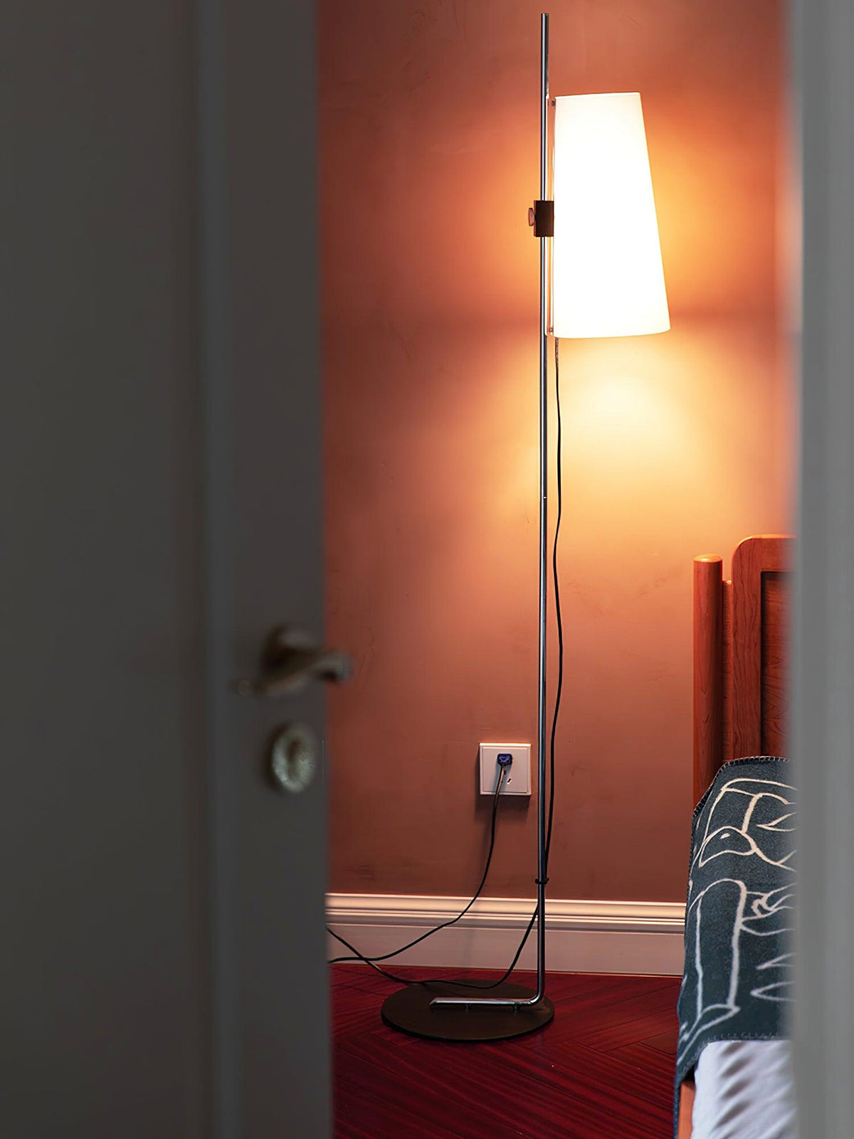 Lupe Floor Lamp