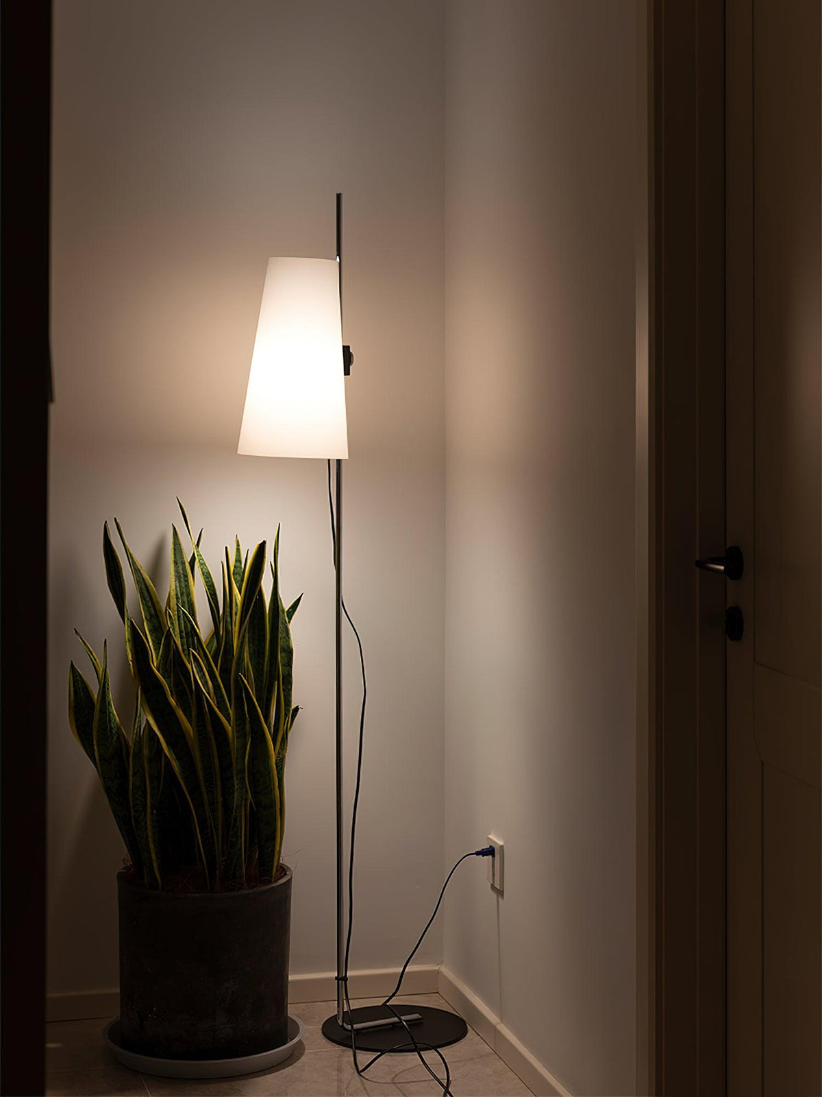 Lupe Floor Lamp