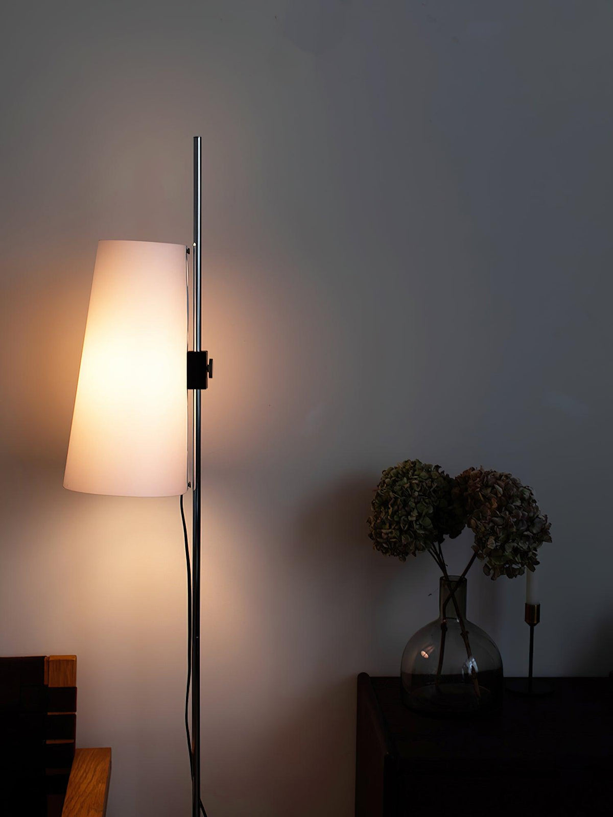 Lupe Floor Lamp