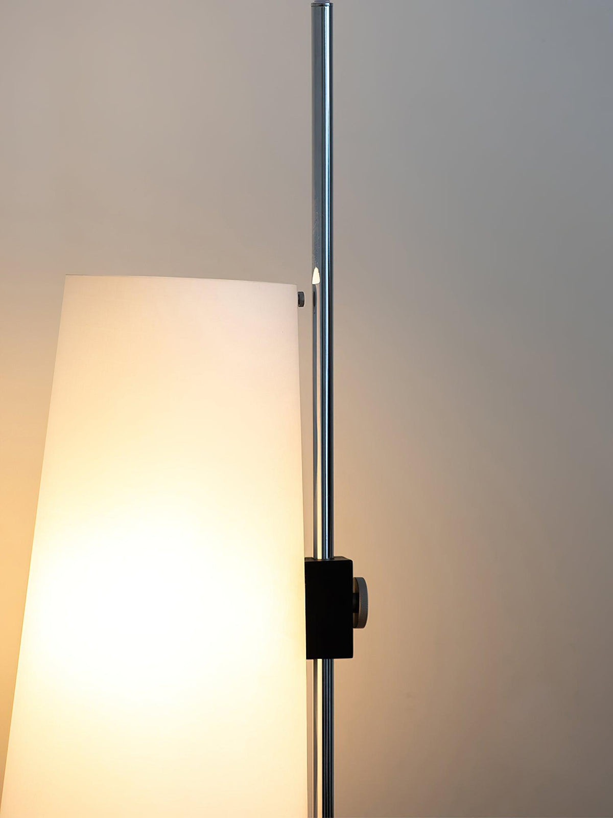 Lupe Floor Lamp