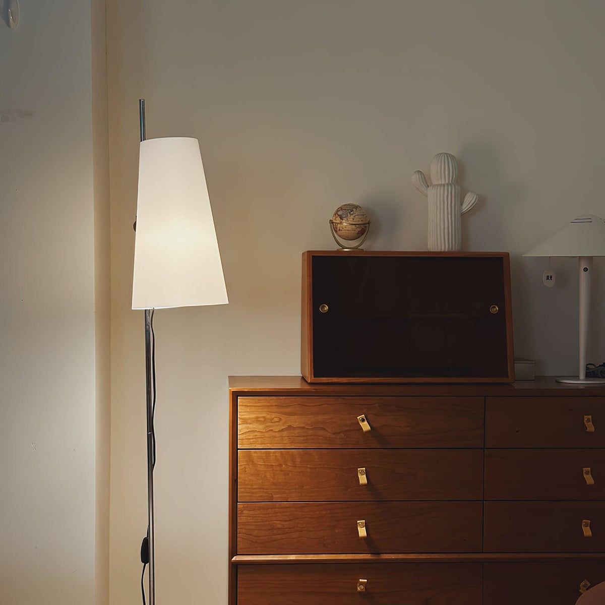 Lupe Floor Lamp