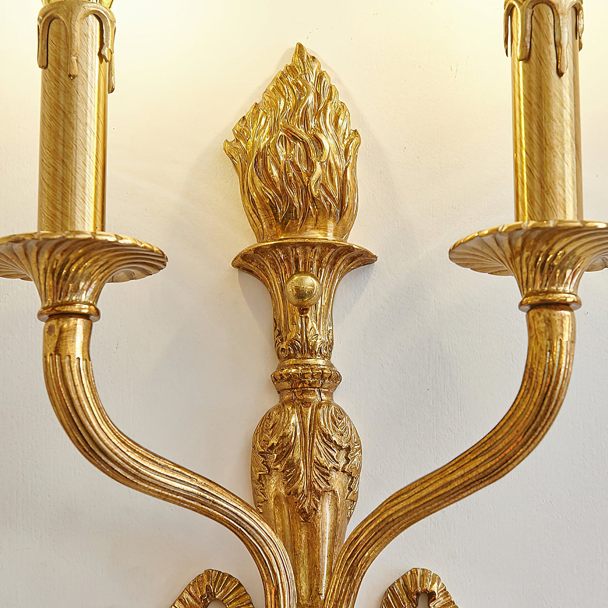 madeleine-brass-wall-lamp