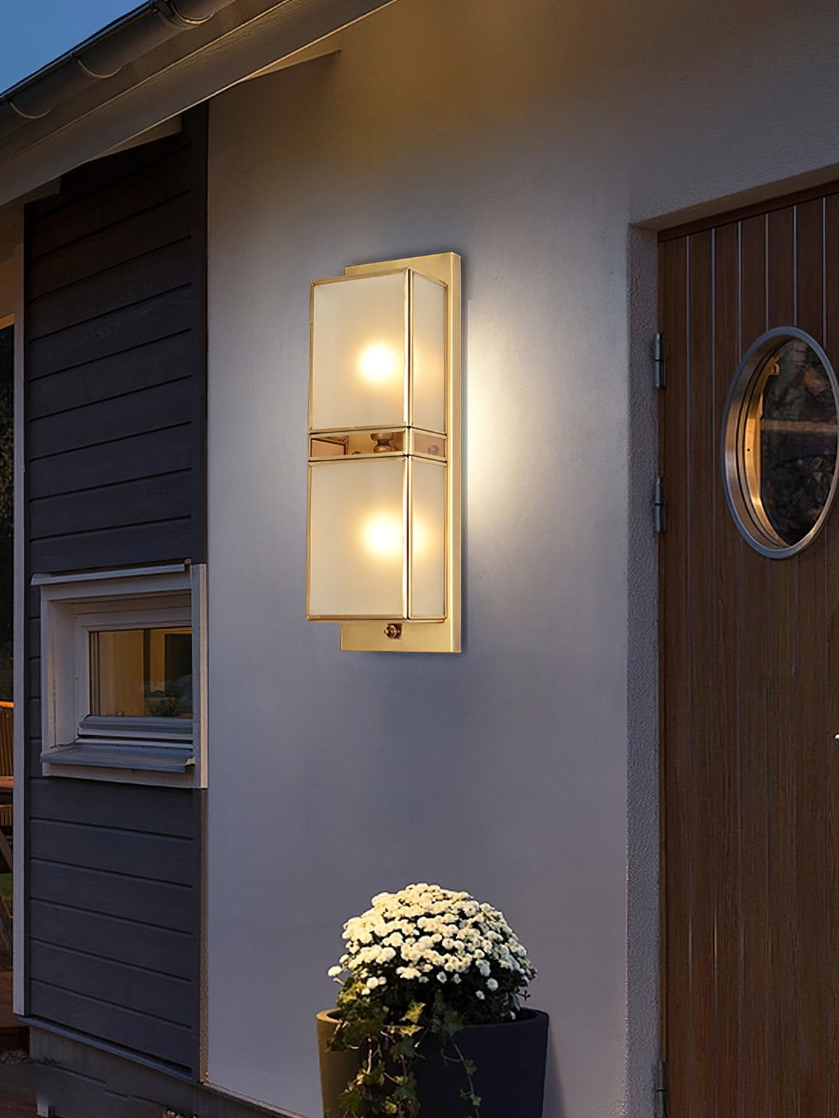 Magari Brass Wall Lamp