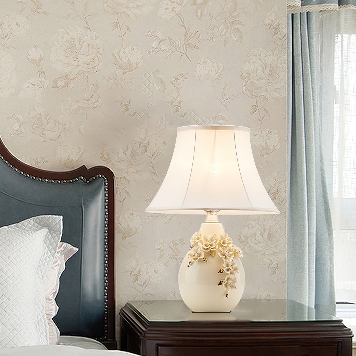 Magnolia Ceramic Table Lamp