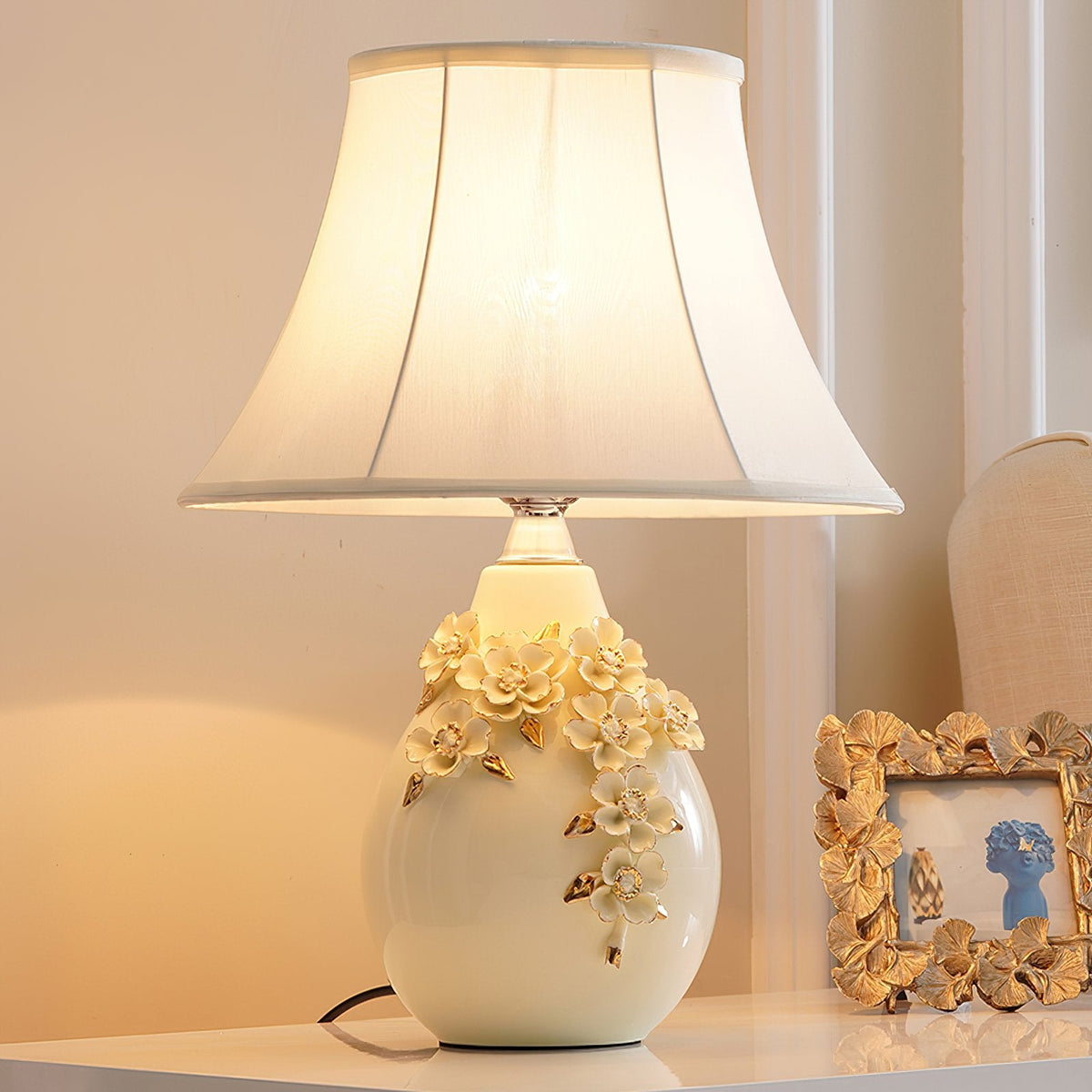 Magnolia Ceramic Table Lamp