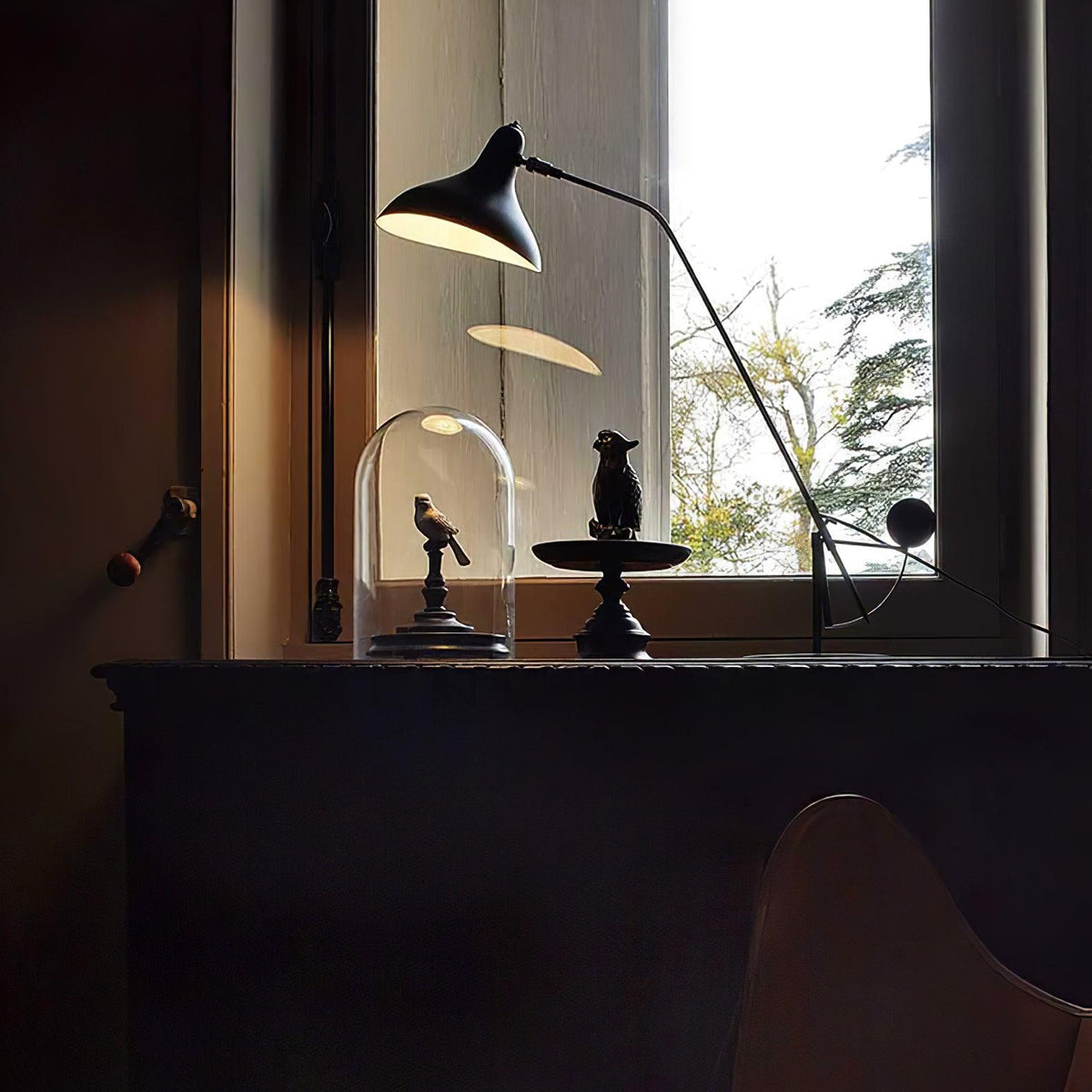 mantis-arm-table-lamp