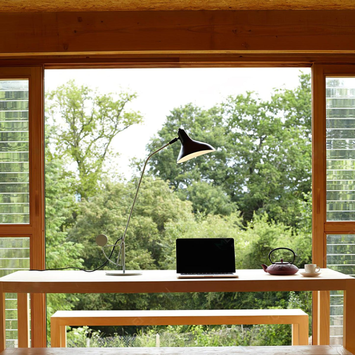 mantis-arm-table-lamp