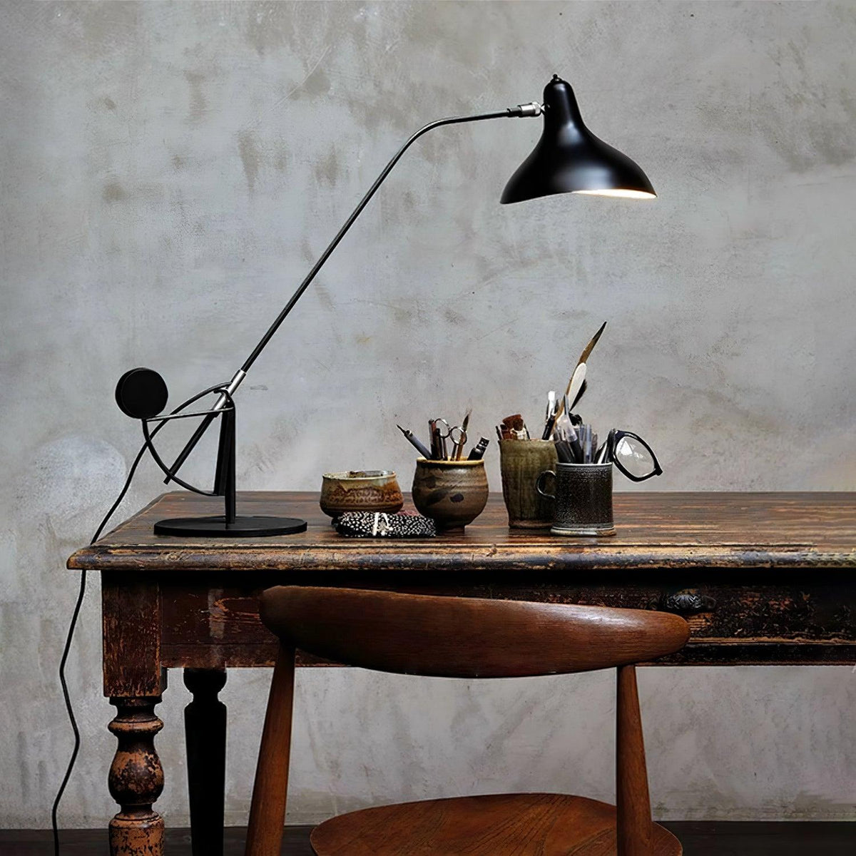 mantis-arm-table-lamp