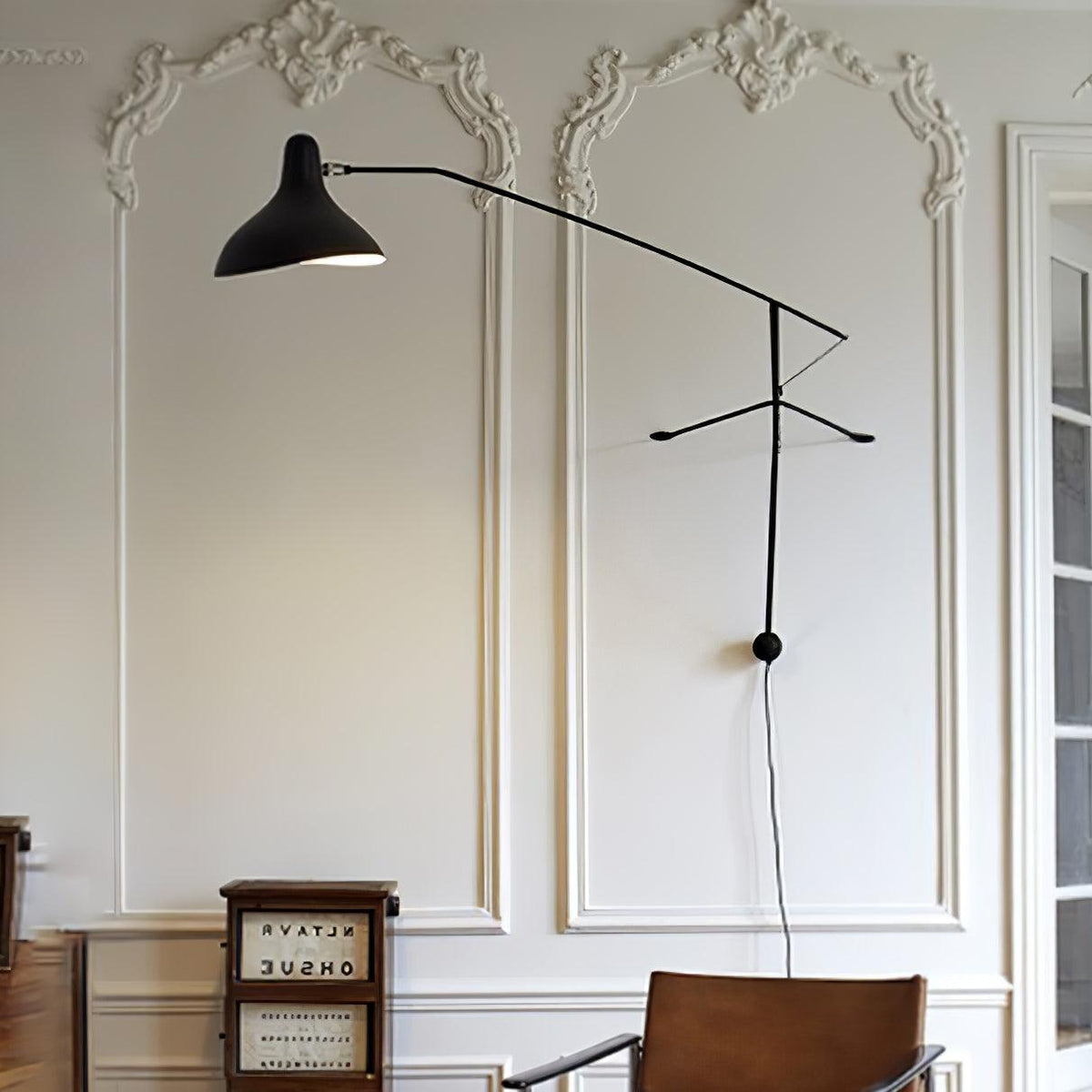 mantis-arm-wall-lamp