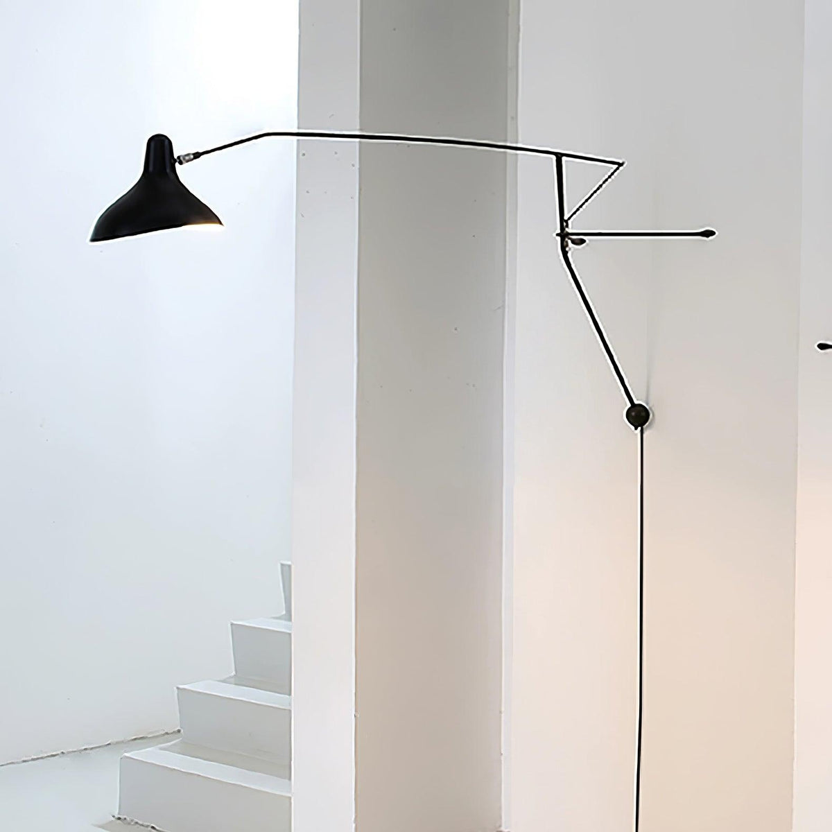 mantis-arm-wall-lamp
