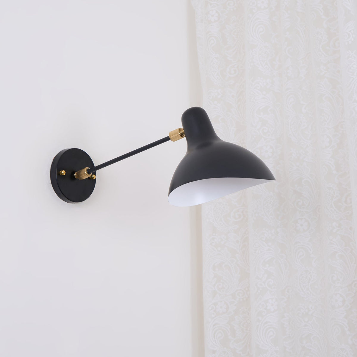 mantis-wall-lamp