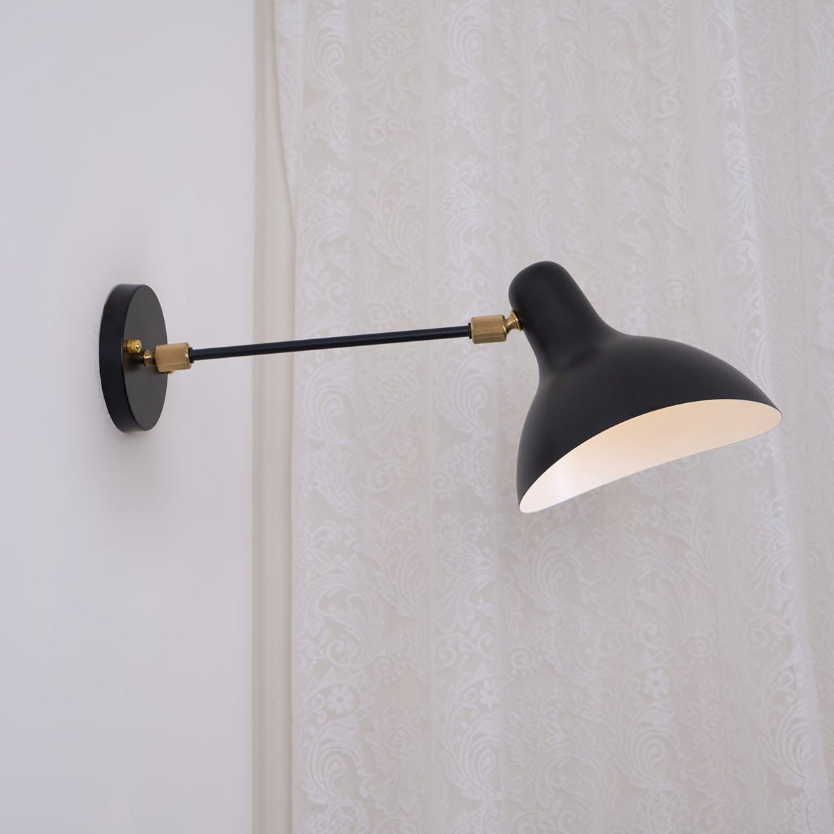mantis-wall-lamp