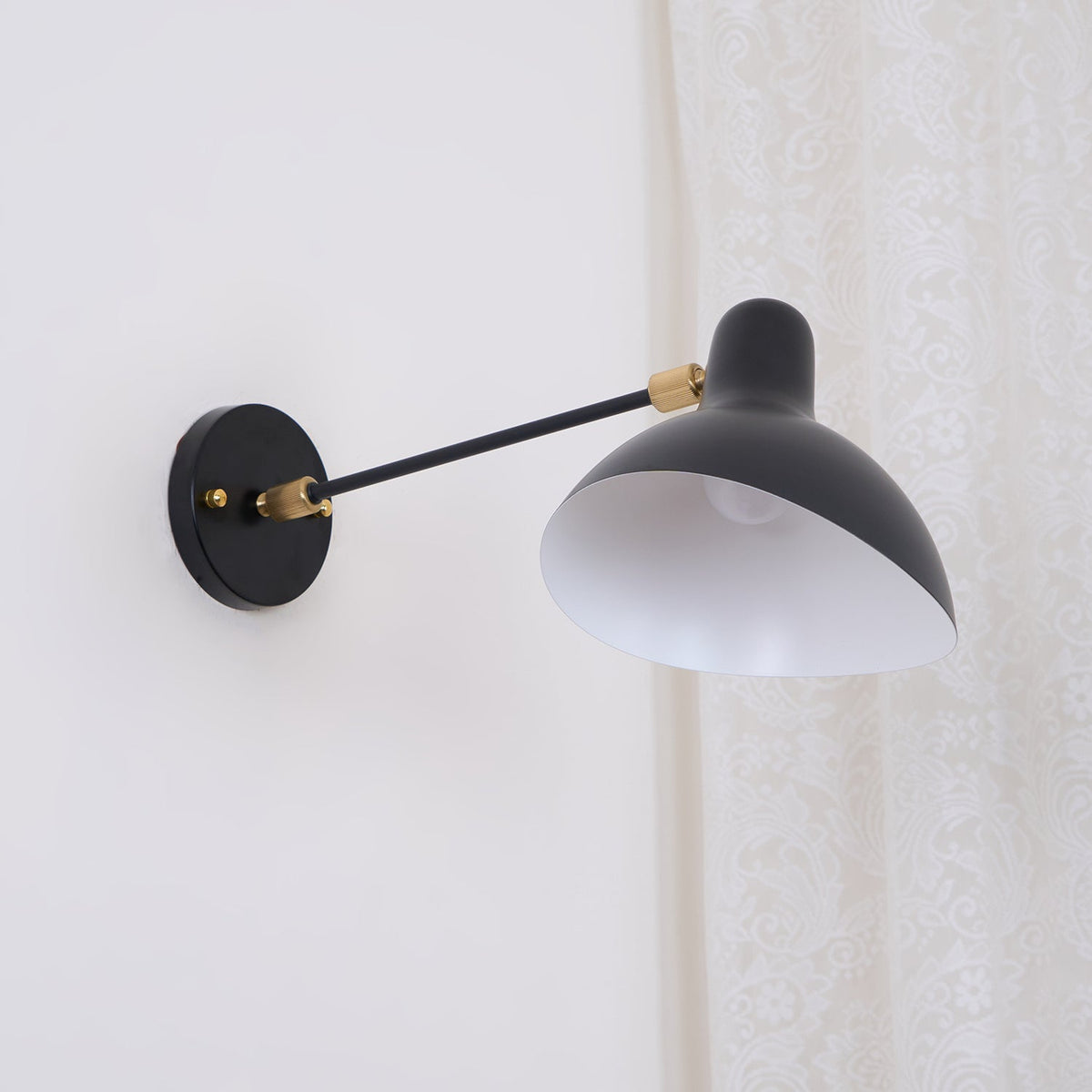 mantis-wall-lamp