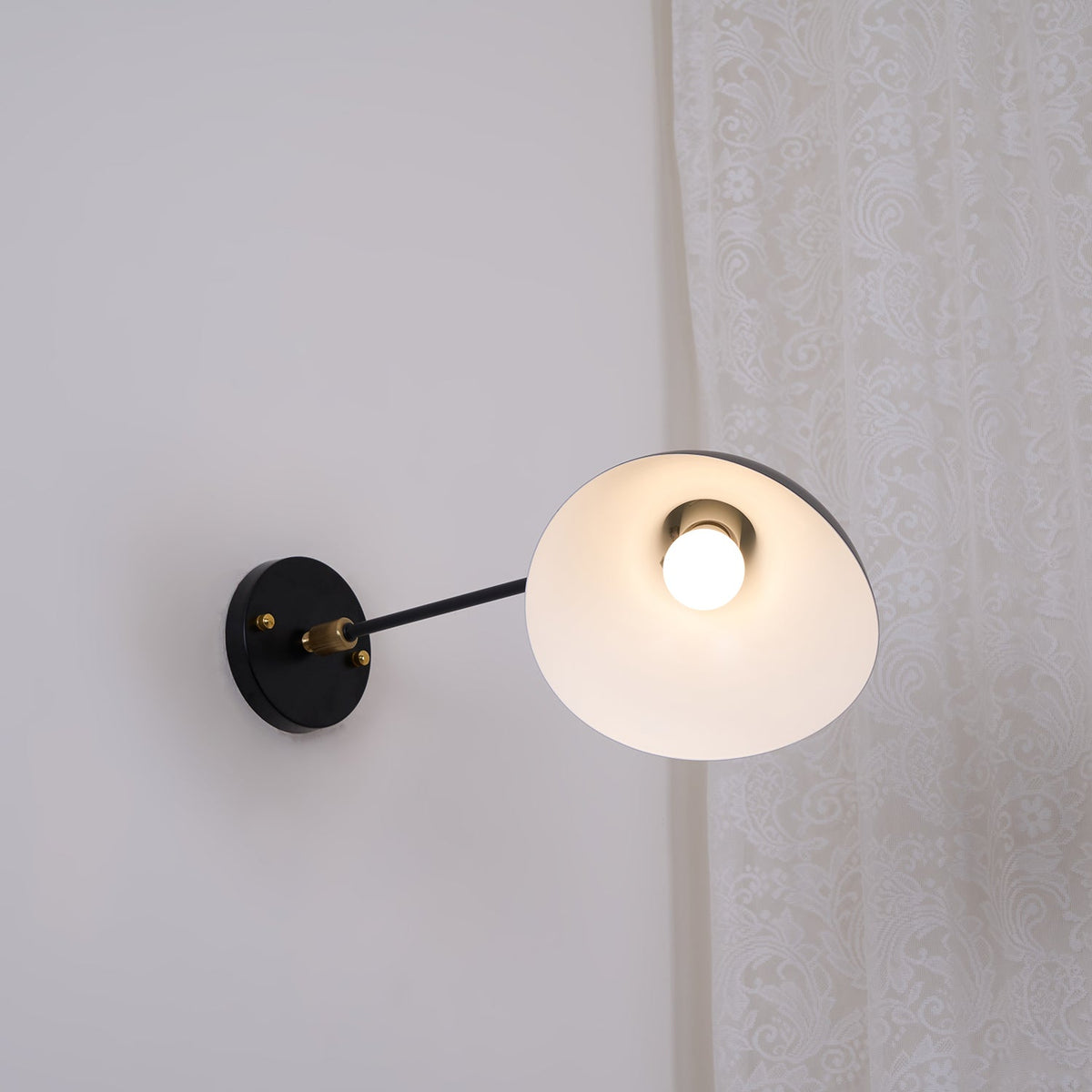 mantis-wall-lamp
