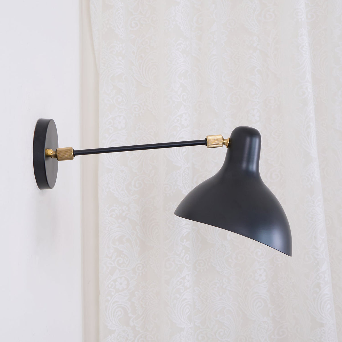 mantis-wall-lamp