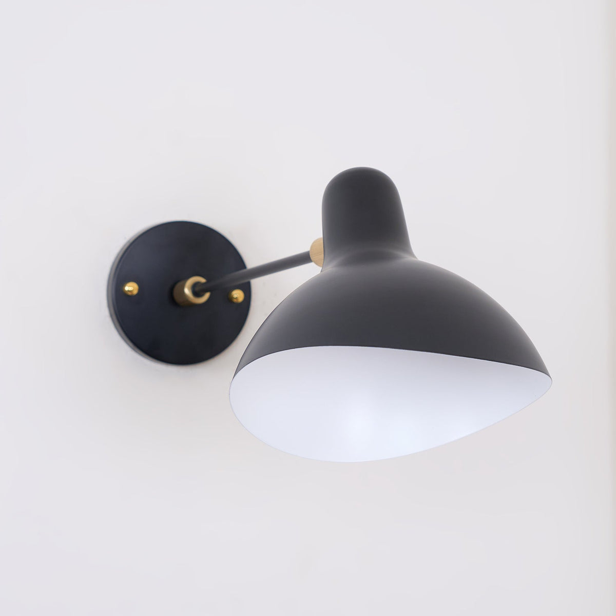mantis-wall-lamp