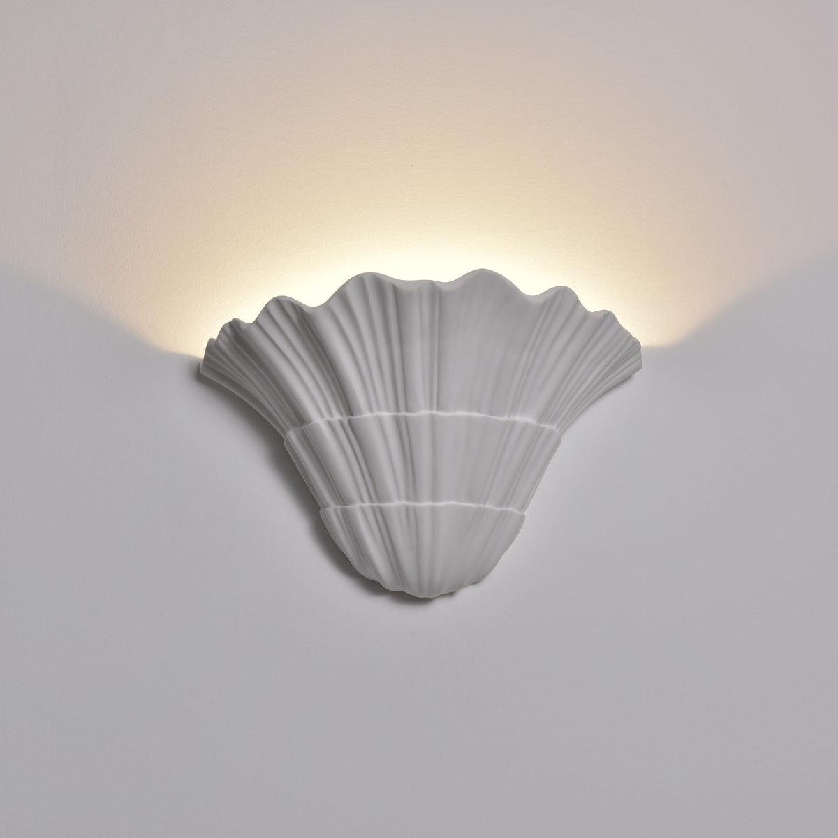 Marina Shell Wall Sconce – Sculptural Coastal Light in White