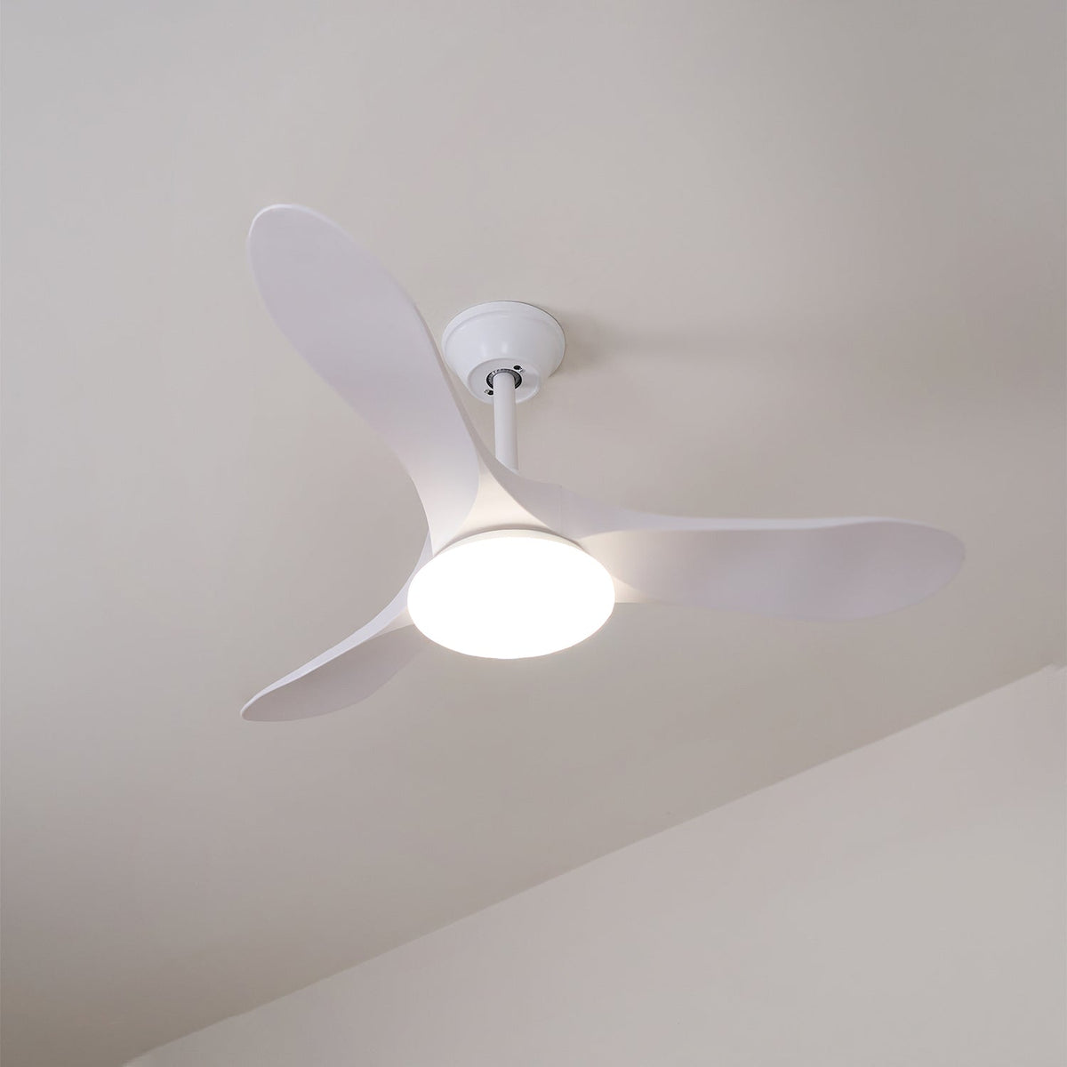 Virelo Ceiling Fan Light with LED – 42" & 52" Wood Grain Blades