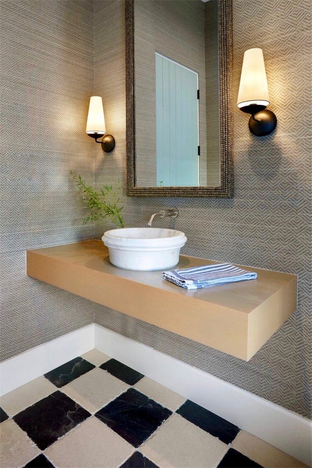 Merri Wall Lamp