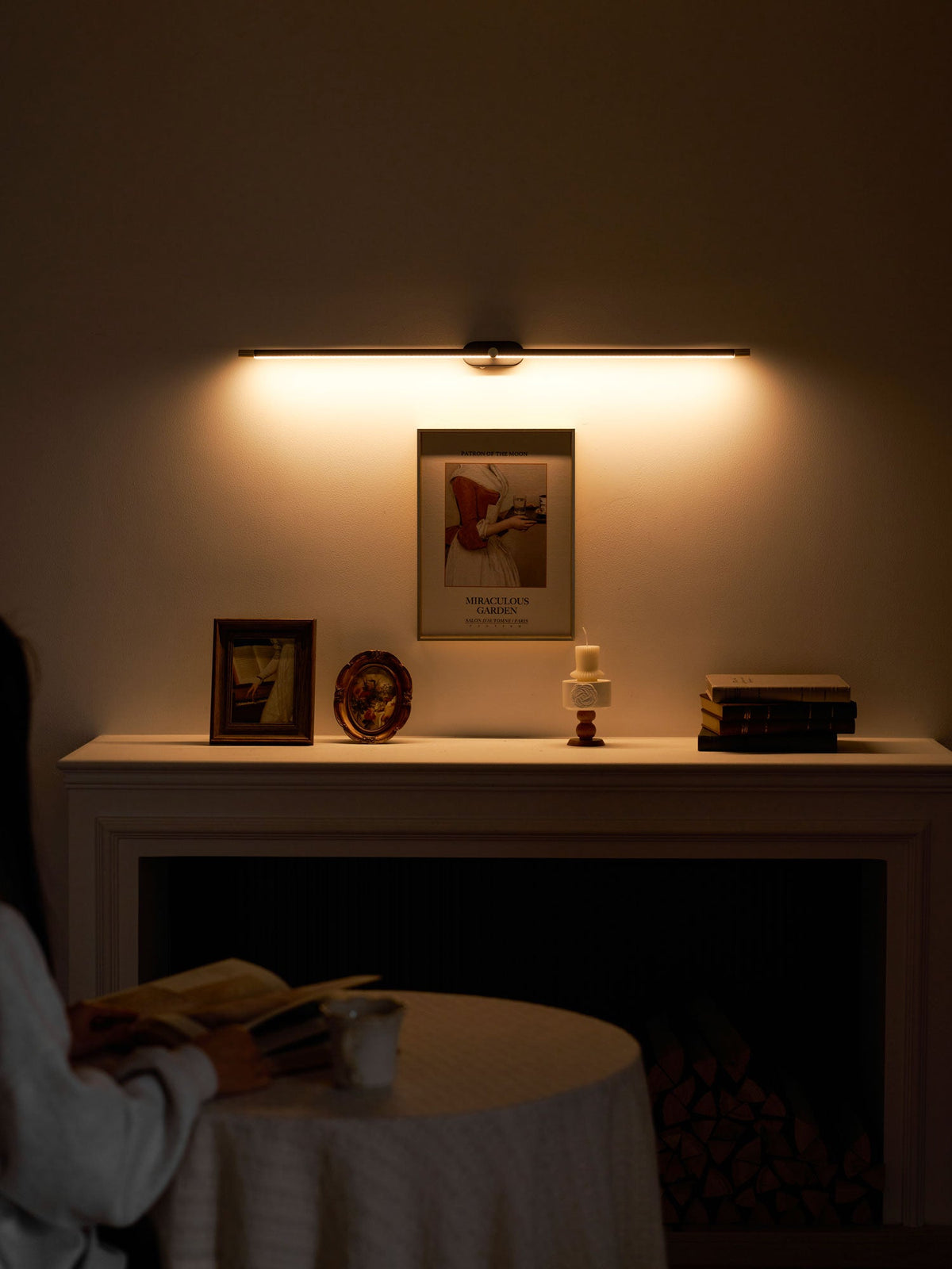 Minimalist Linear Rechargeable Wall Sconce – Cordless LED Vanity Light