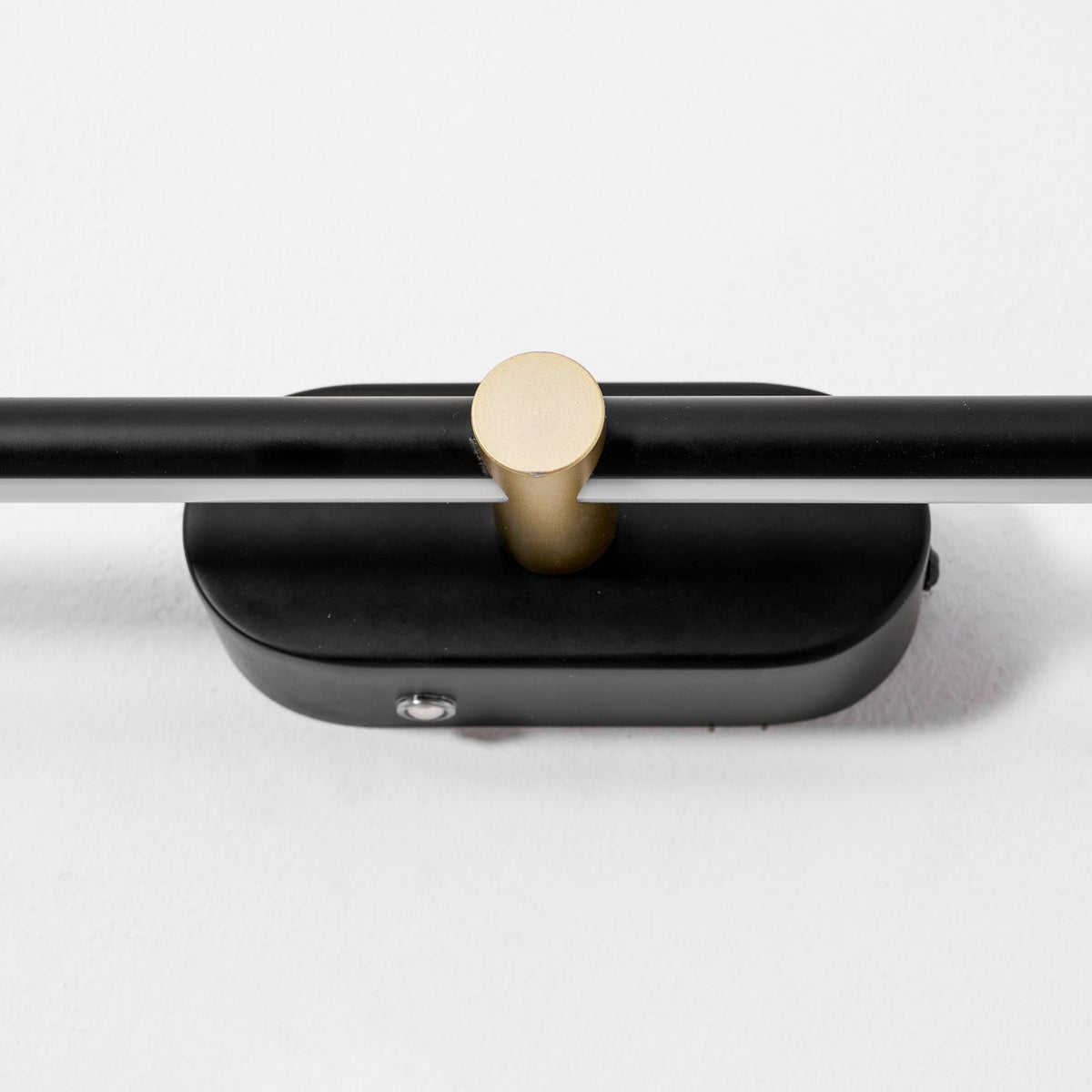 Minimalist Linear Rechargeable Wall Sconce – Cordless LED Vanity Light