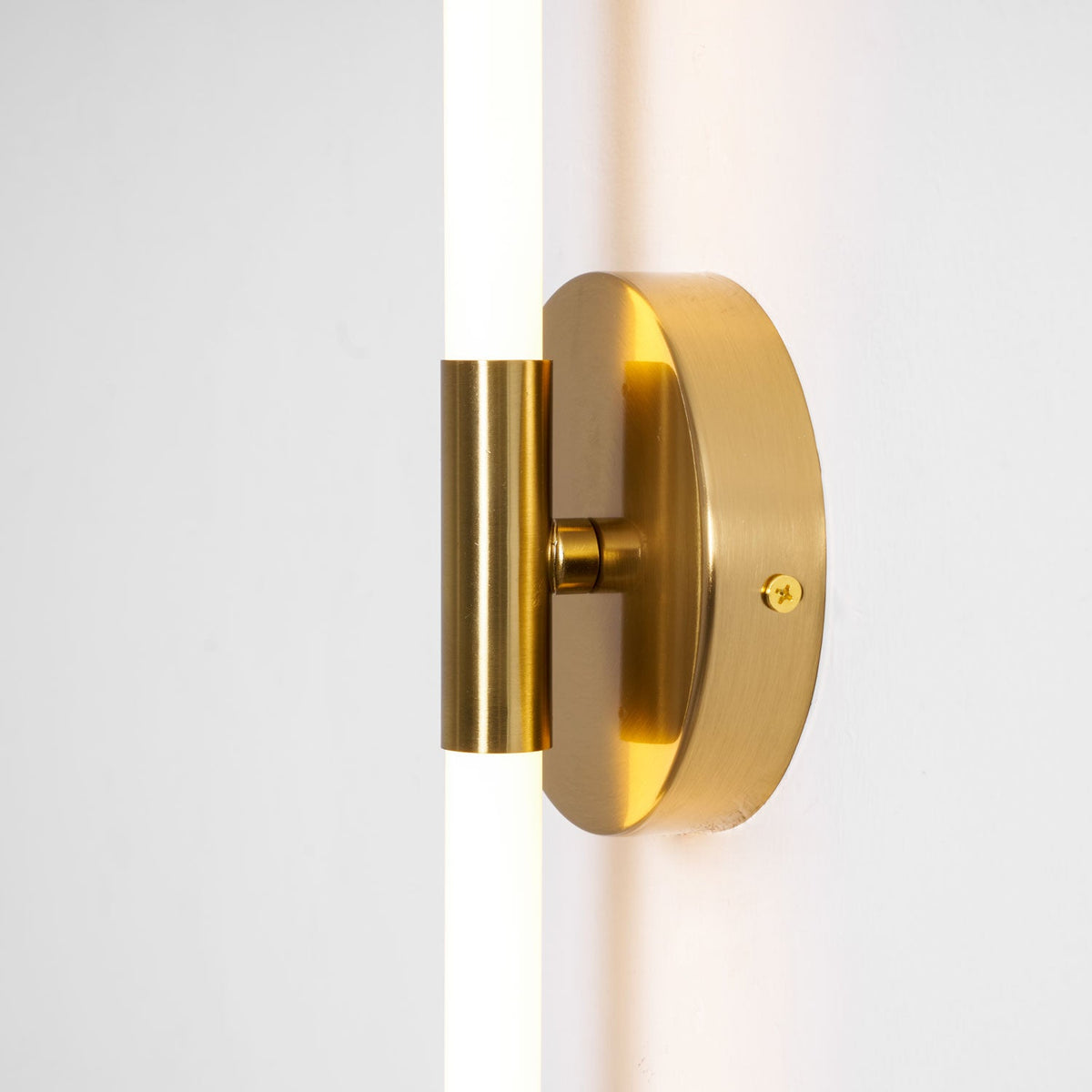 Linear LED Wall Sconce in Gold or Black for Modern Interiors