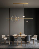Moderner Kronleuchter mit geometrischer Form