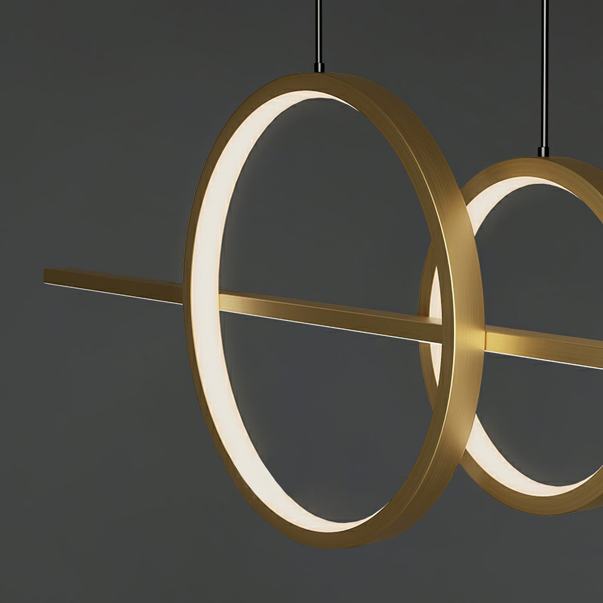 Moderner Kronleuchter mit geometrischer Form