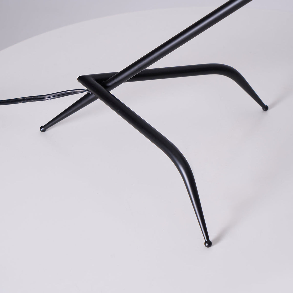 modern-tripod-table-lamp