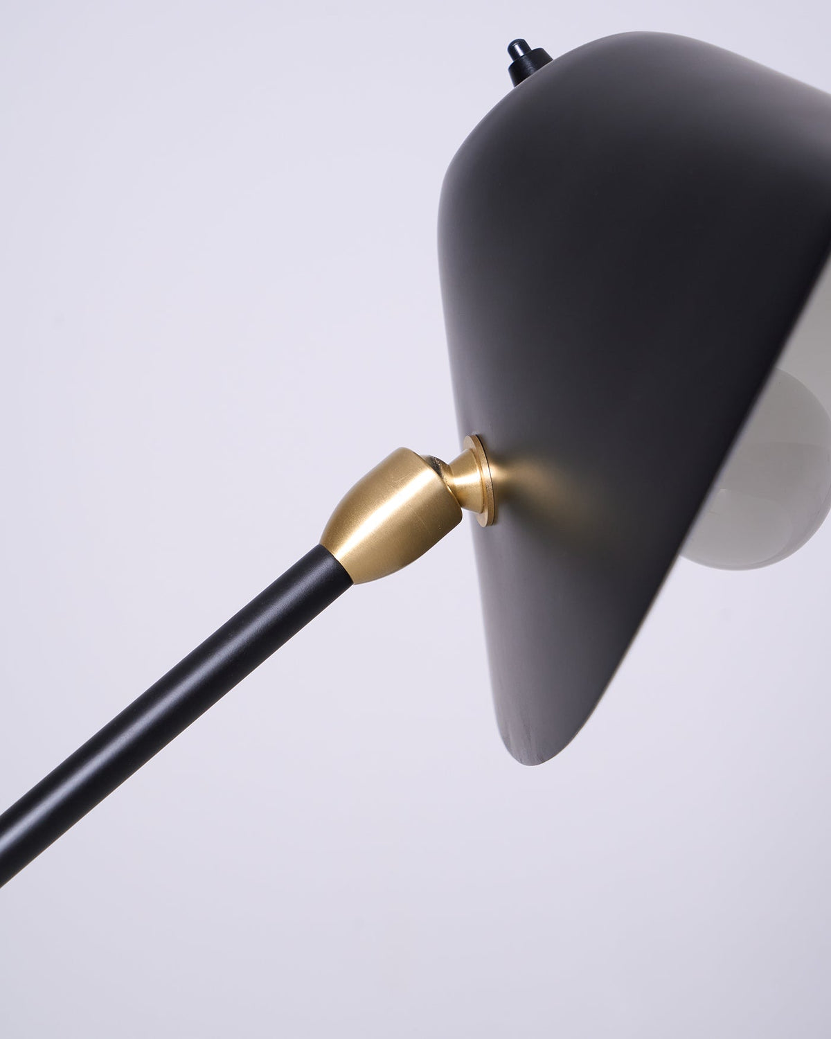 modern-tripod-table-lamp