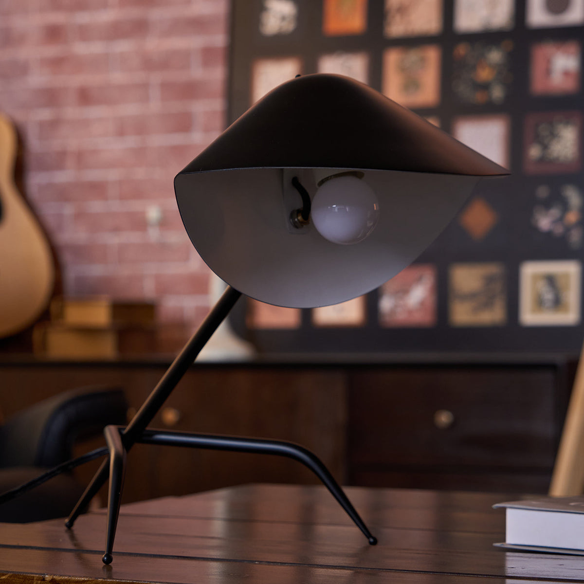 modern-tripod-table-lamp