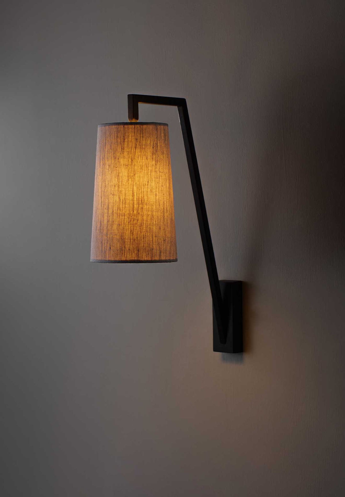 monty-wall-lamp