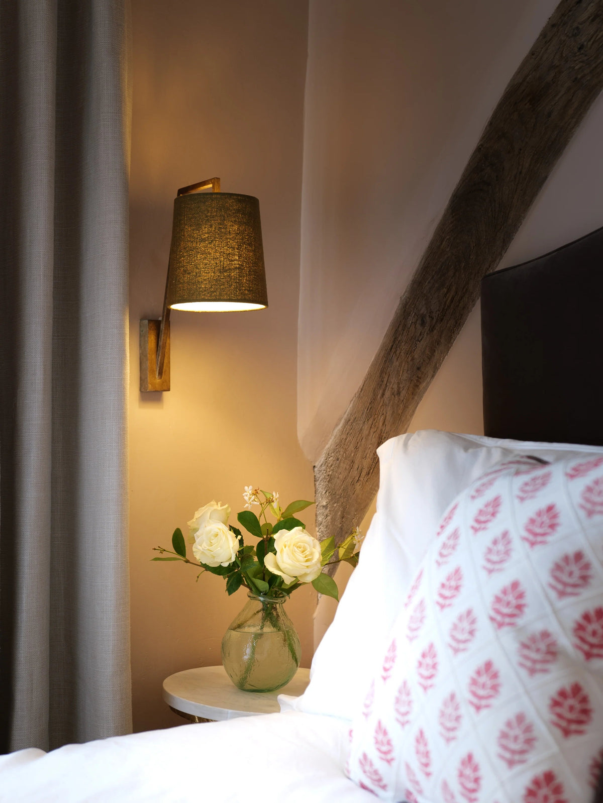 monty-wall-lamp