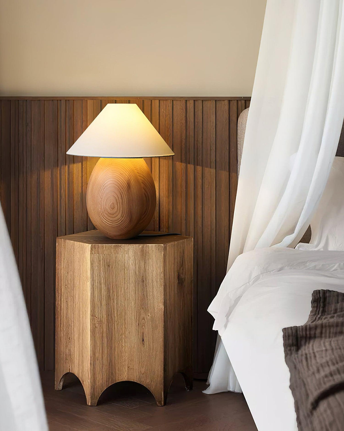 mountain-wood-table-lamp