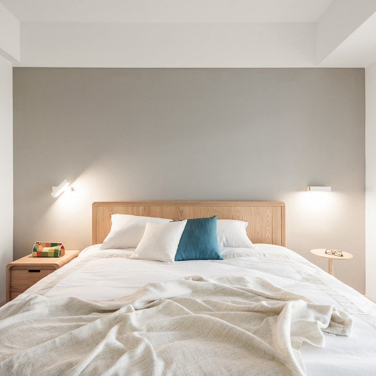 pixel-rotating-wall-lamp