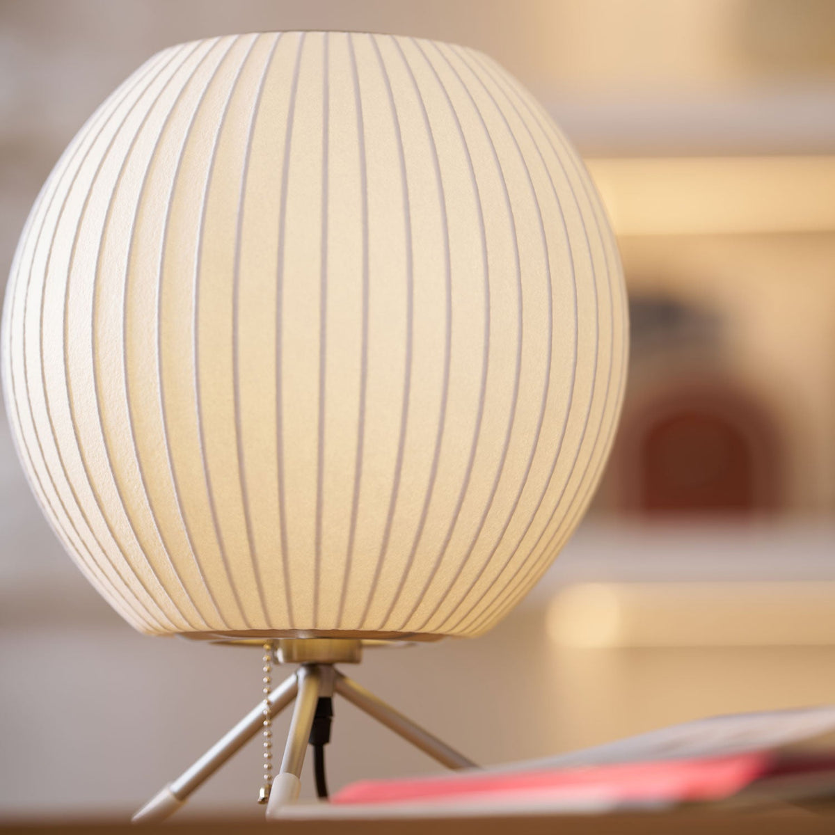 Tripod Bubble Table Lamp – Mid-Century Modern Sculptural Lighting