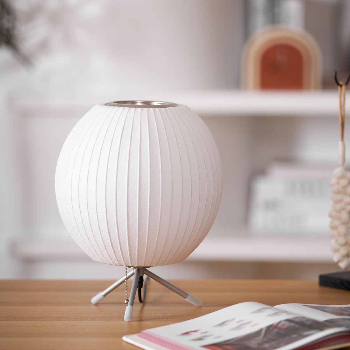 Tripod Bubble Table Lamp – Mid-Century Modern Sculptural Lighting