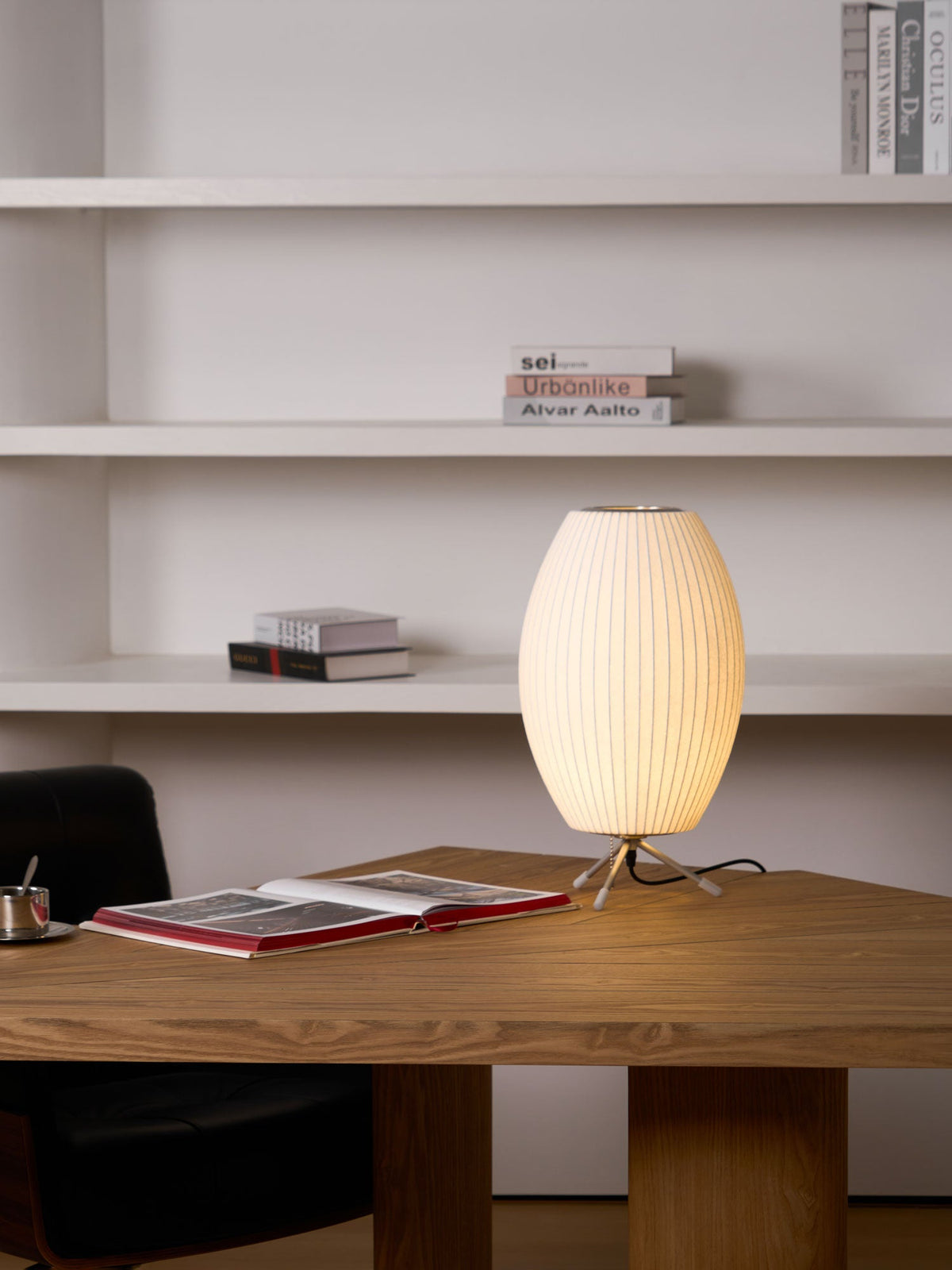 Tripod Bubble Table Lamp – Mid-Century Modern Sculptural Lighting