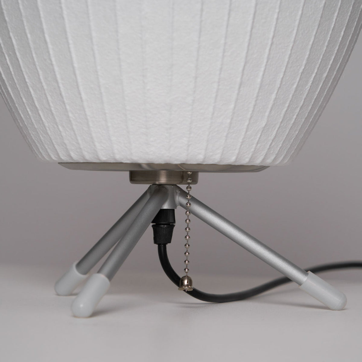 Tripod Bubble Table Lamp – Mid-Century Modern Sculptural Lighting