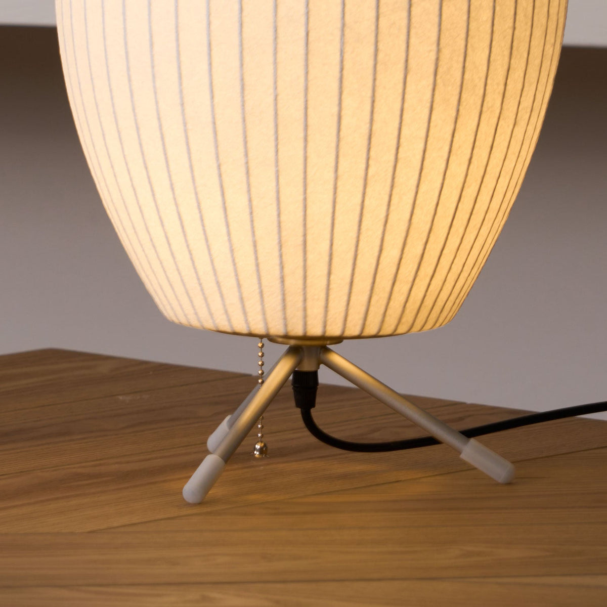 Tripod Bubble Table Lamp – Mid-Century Modern Sculptural Lighting