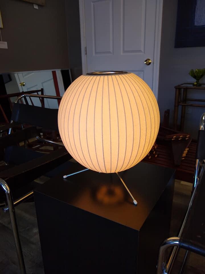 Tripod Bubble Table Lamp – Mid-Century Modern Sculptural Lighting