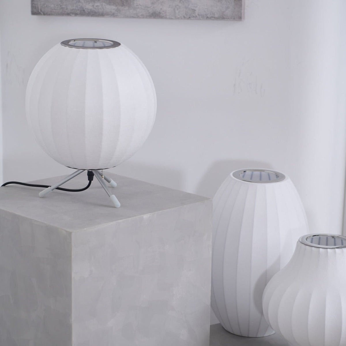 Tripod Bubble Table Lamp – Mid-Century Modern Sculptural Lighting