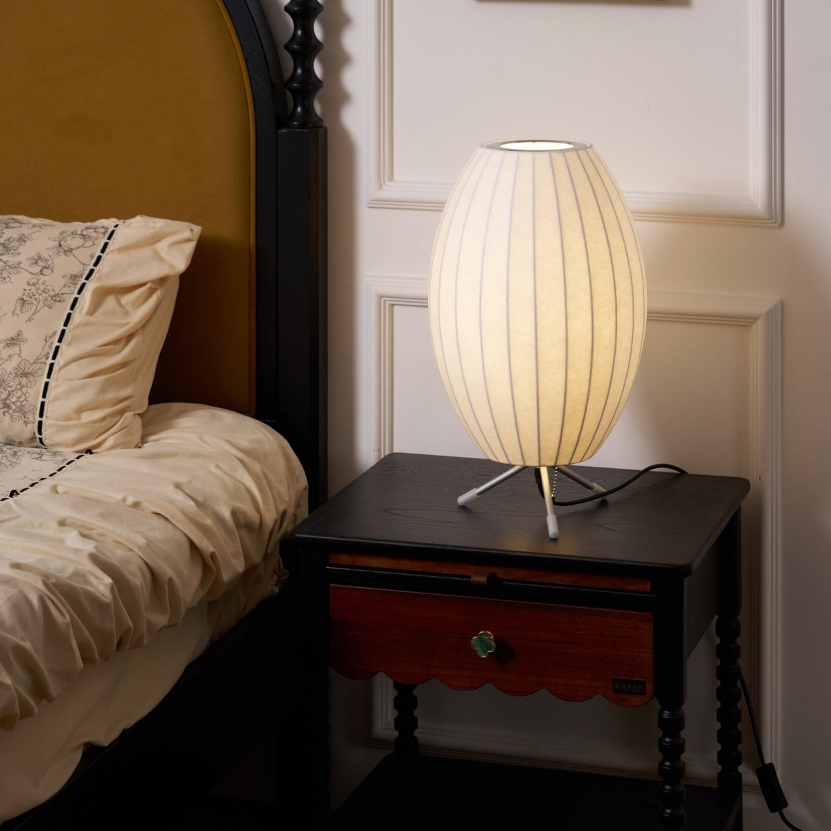 Tripod Bubble Table Lamp – Mid-Century Modern Sculptural Lighting