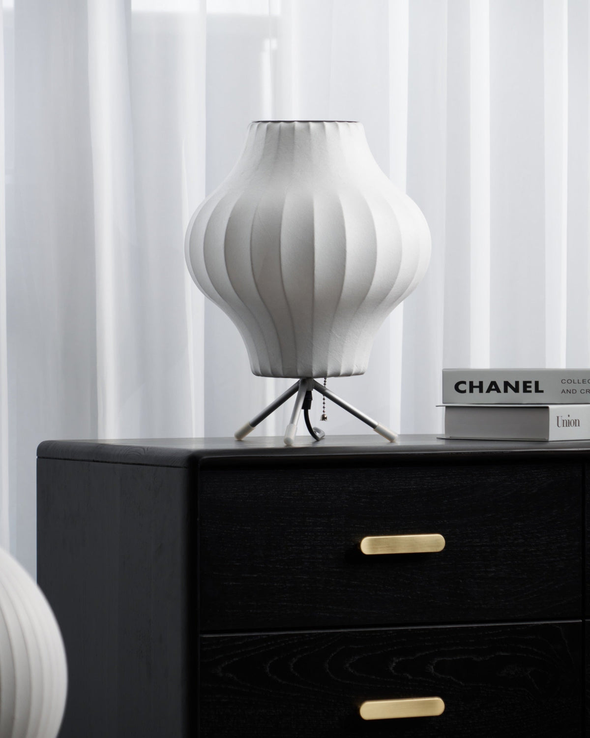 Tripod Bubble Table Lamp – Mid-Century Modern Sculptural Lighting