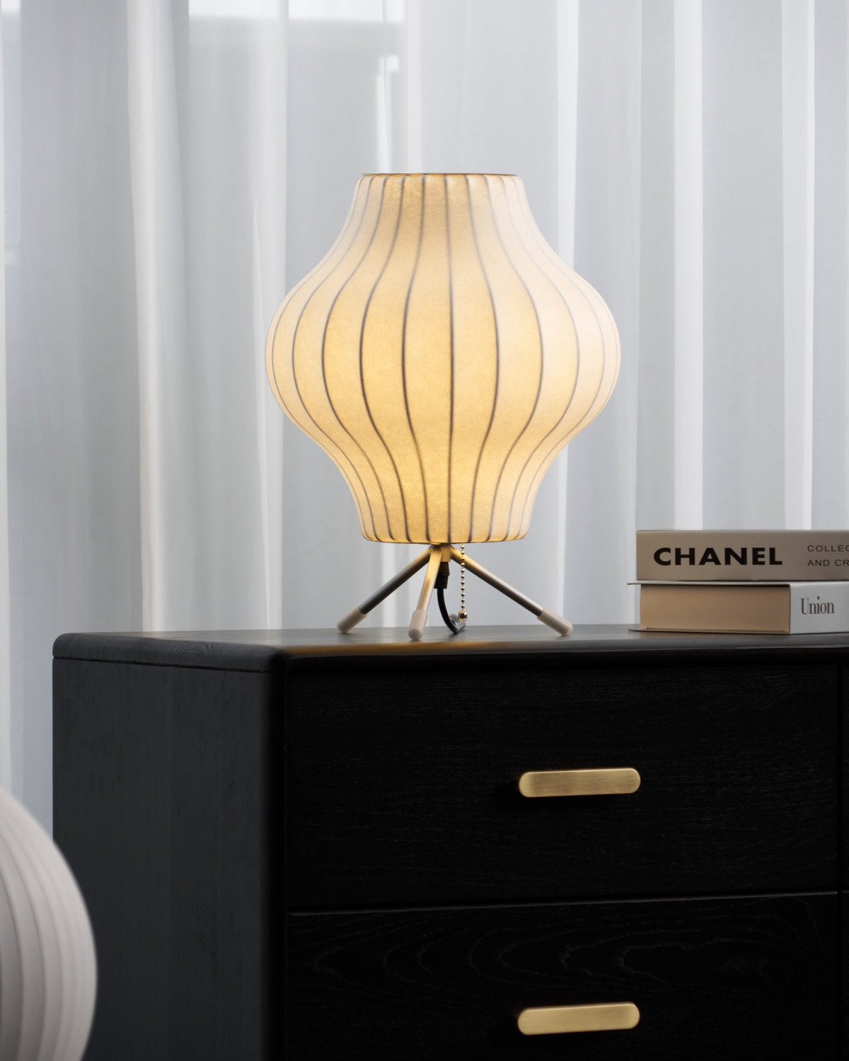 Tripod Bubble Table Lamp – Mid-Century Modern Sculptural Lighting
