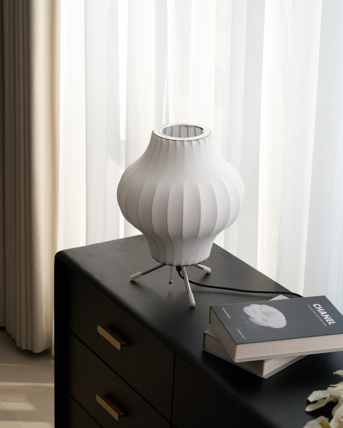Tripod Bubble Table Lamp – Mid-Century Modern Sculptural Lighting