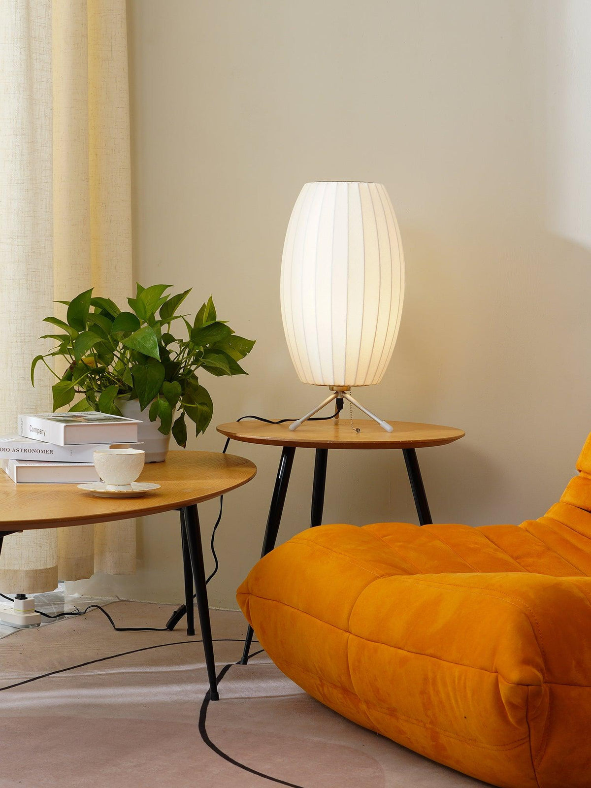 Tripod Bubble Table Lamp – Mid-Century Modern Sculptural Lighting