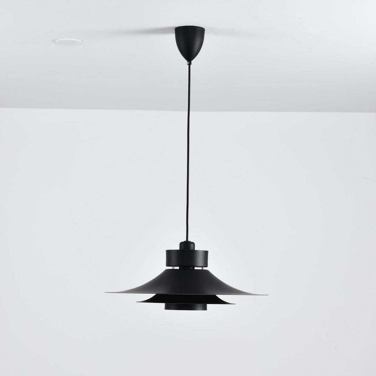 Nero Eclipse Modern Pendant Light – Matte Black Designer Ceiling Lamp