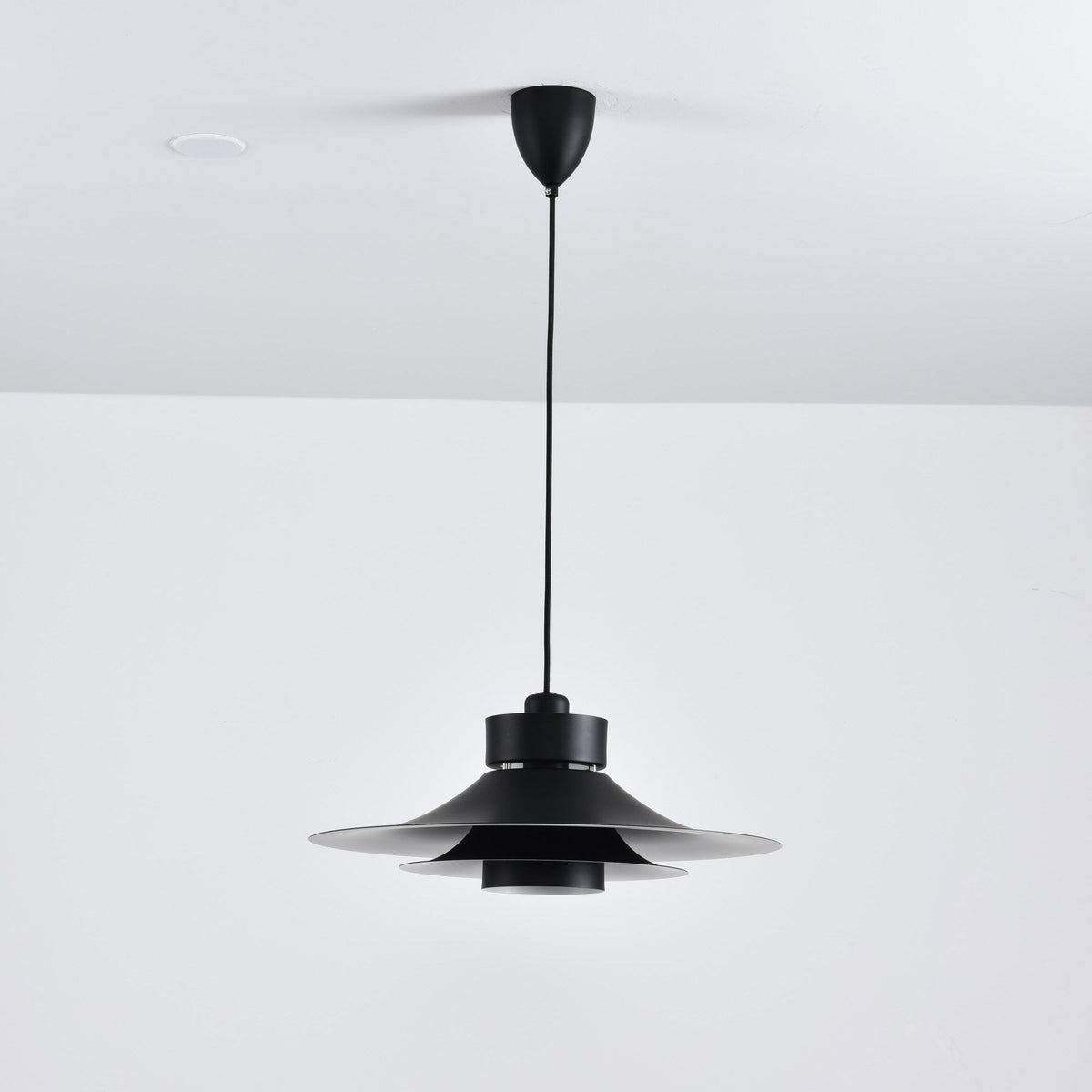 Nero Eclipse Modern Pendant Light – Matte Black Designer Ceiling Lamp