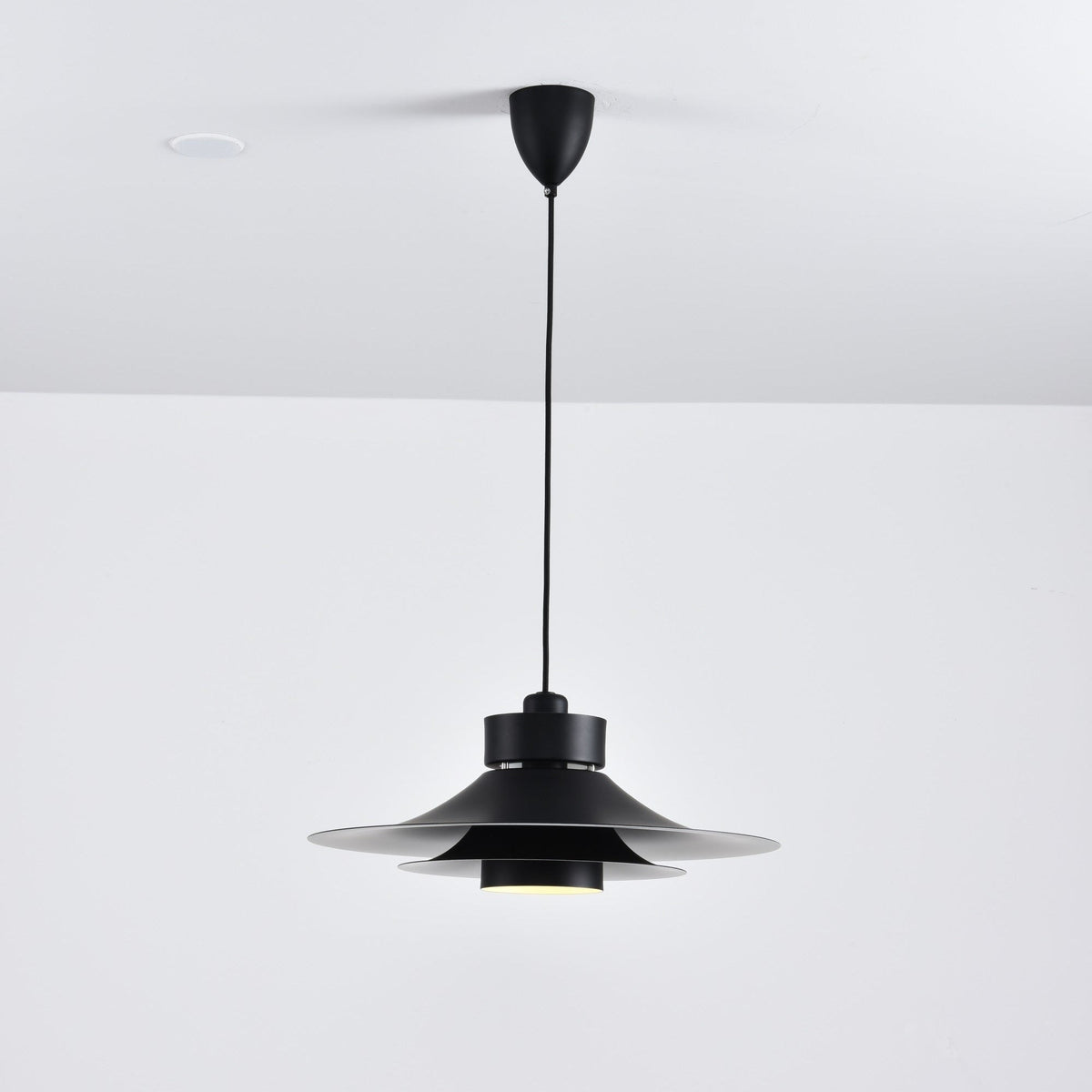 Nero Eclipse Modern Pendant Light – Matte Black Designer Ceiling Lamp